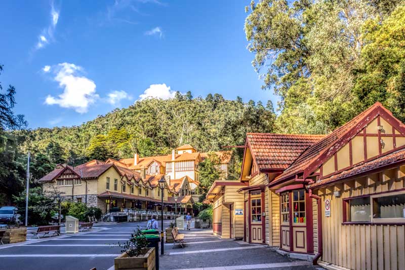 Jenolan Caves booking office, cafe and hotel